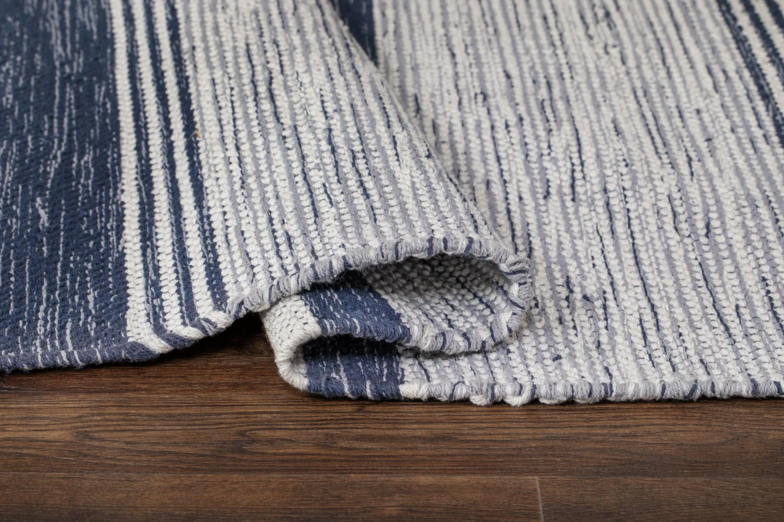Vindö Denimblå - Handvävd Trasmatta - Image 3